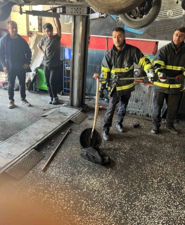 batmanda-otomobilin-motoruna-giren-yilan-itfaiyeyle-ekiplerince-cikartildi-yEg5vAUT.jpg