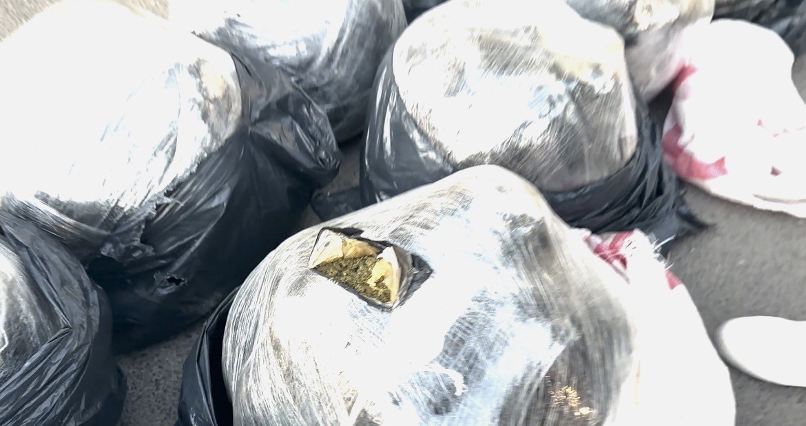 Batman’da pamuk yüklü iki tırda 112 kilo esrar ele geçirildi 4 batmanda pamuk yuklu iki tirda 112 kilo esrar ele gecirildi 0 b8Kafbli