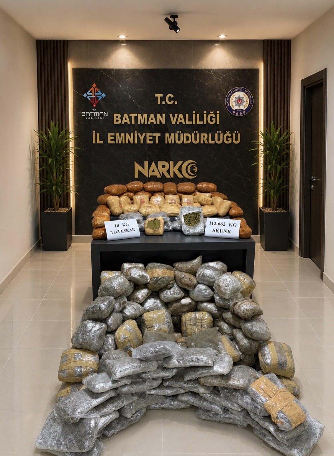 Batman’da pamuk yüklü iki tırda 112 kilo esrar ele geçirildi 9 batmanda pamuk yuklu iki tirda 112 kilo esrar ele gecirildi 5 I2h7KTIi