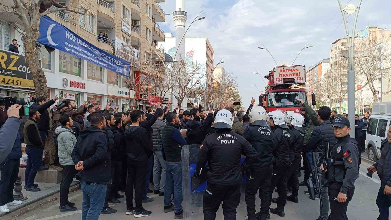 batmanda pankart gerginliginde 5 gozalti 1