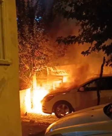 batmanda-park-halindeki-otomobil-alev-aldi-EllPUW5C.jpg