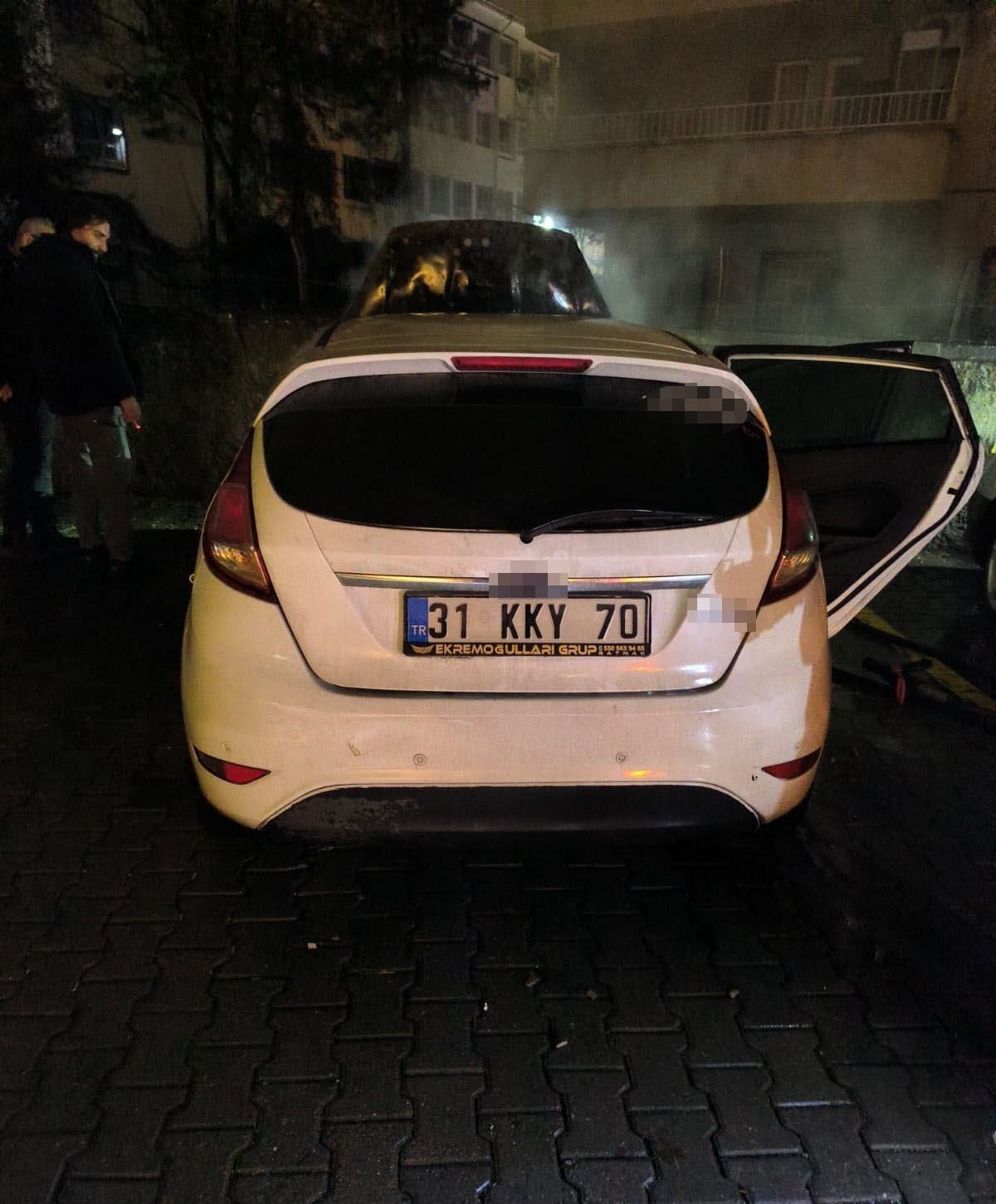 Batman’da park halindeki otomobil yandı 4 batmanda park halindeki otomobil yandi 0 qmVyPDW5