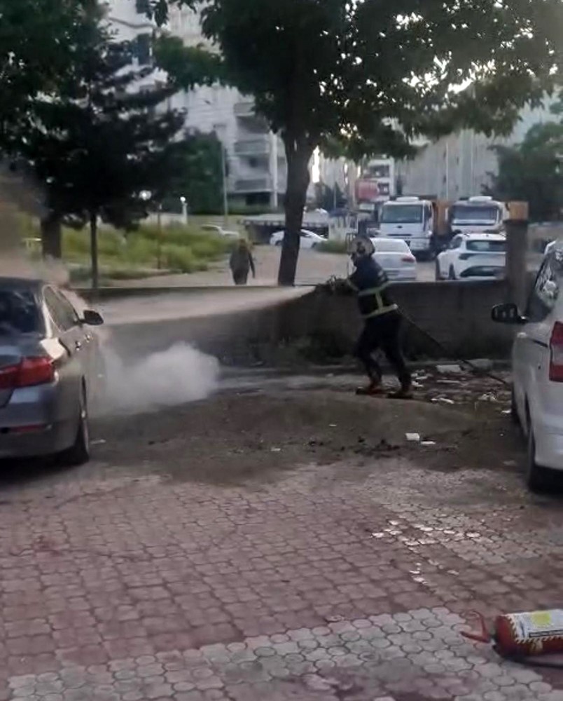 batmanda park halindeki otomobil yandi 1 wGqHARdT