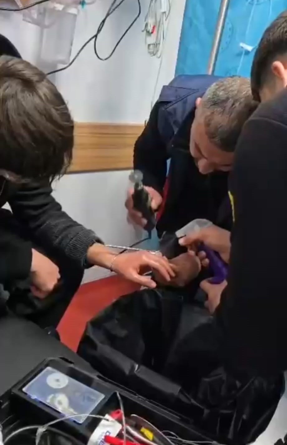 batmanda parmagina yuzuk sikisan gencin imdadina itfaiye yetisti 1 Z2jKveLu