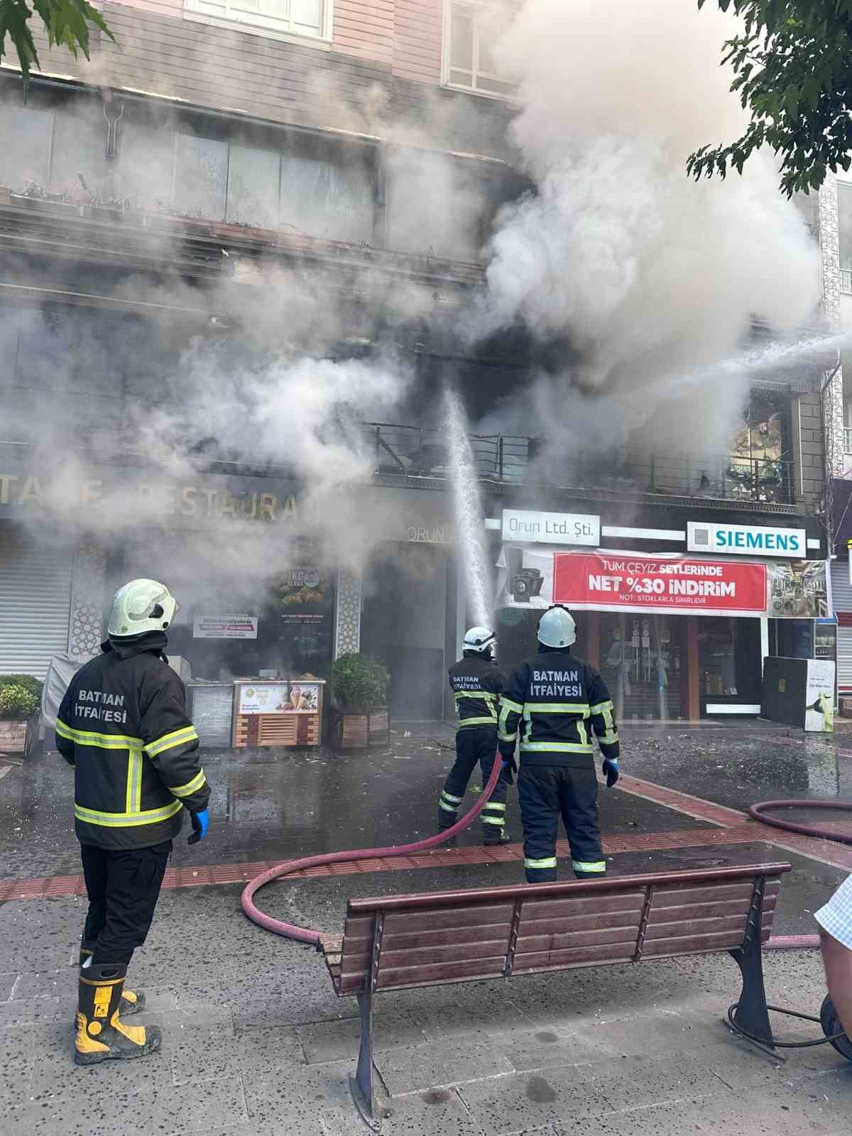 batmanda pastanede cikan yangin sonduruldu 1 vzF5AVEM