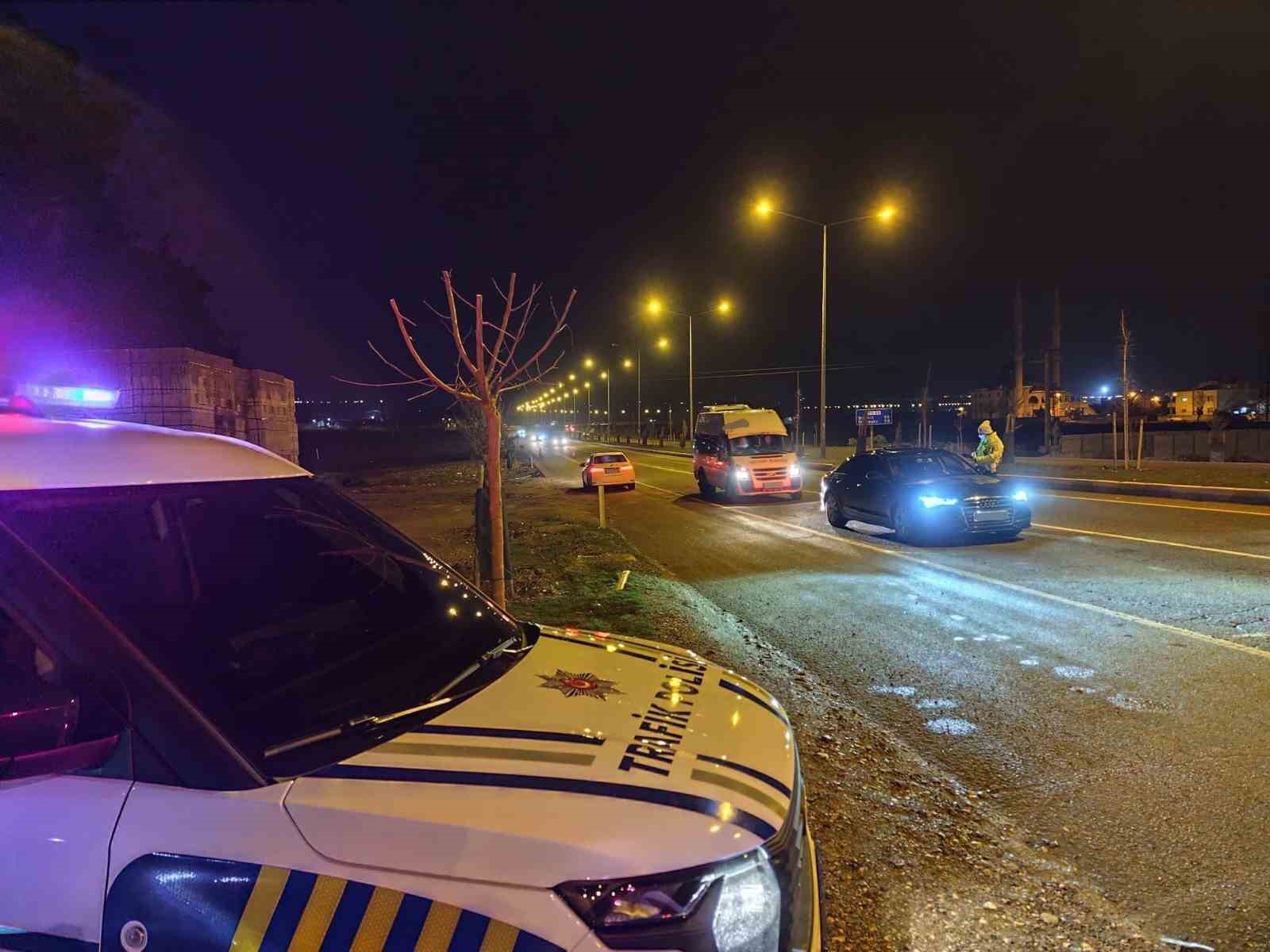 batmanda radar ve alkol kontrolleri gece boyu suruyor 0