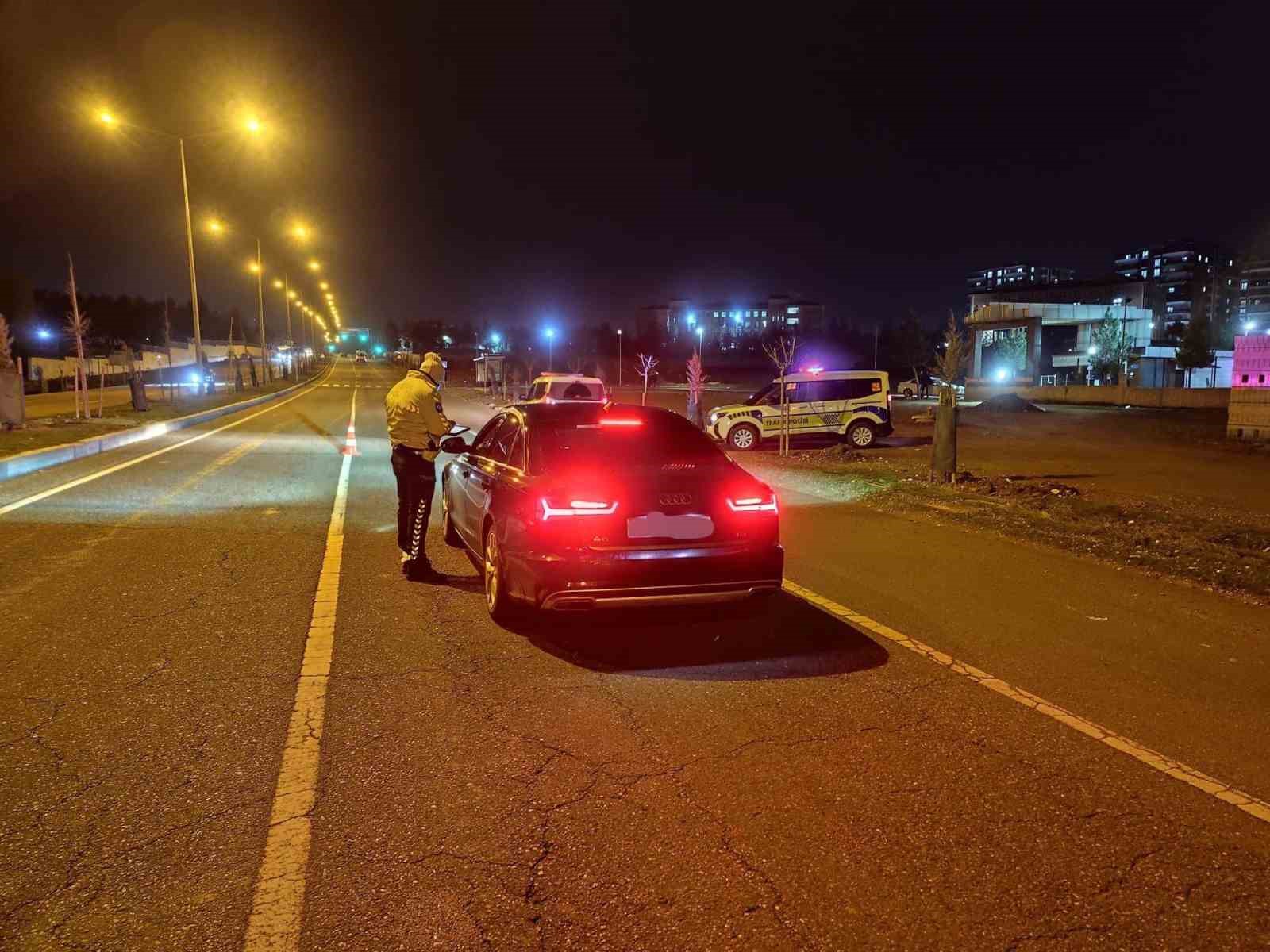 batmanda radar ve alkol kontrolleri gece boyu suruyor 1 jzcKN8u7