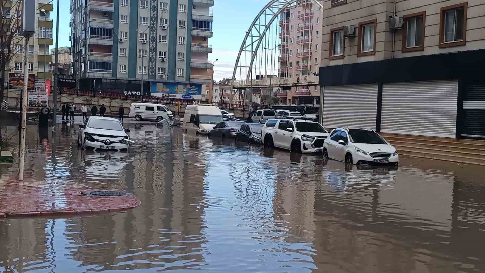 batmanda saganak yagis hayati durma noktasina getirdi 0 hH37PcBe