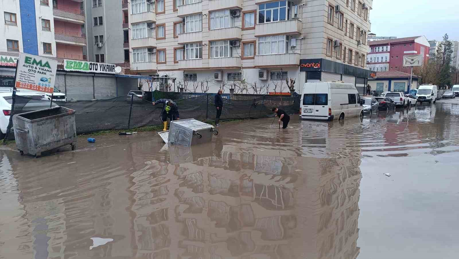 batmanda saganak yagis hayati durma noktasina getirdi 2 8aAAfRaI