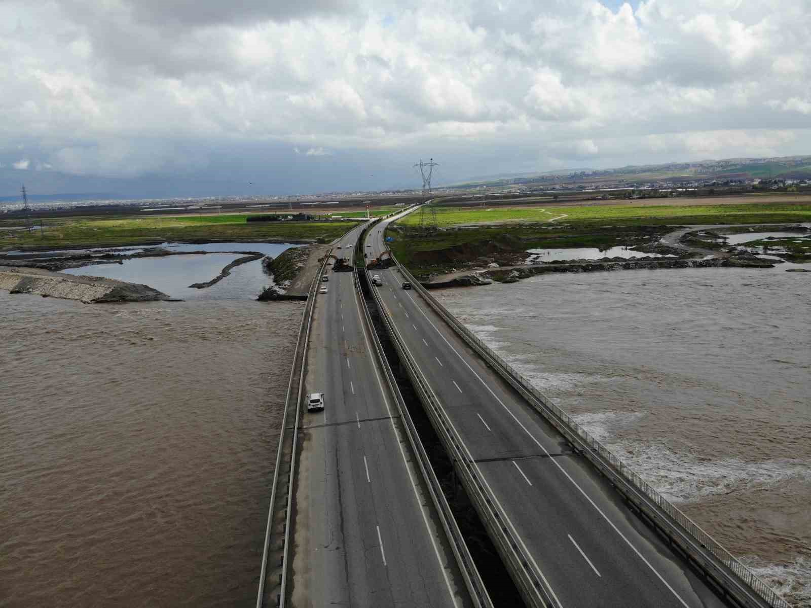 batmanda saganak yagis nedeniyle yol coktu guney cevre yolu ulasima kapatildi 3 krTYrBdE