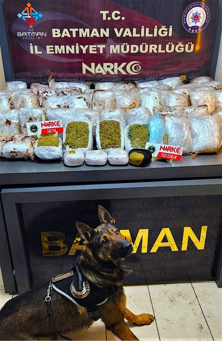 batmanda sehit alper albayrak operasyonu 35 kilo skunk 2 kilo esrar ele gecirildi 7 5ugZ269V