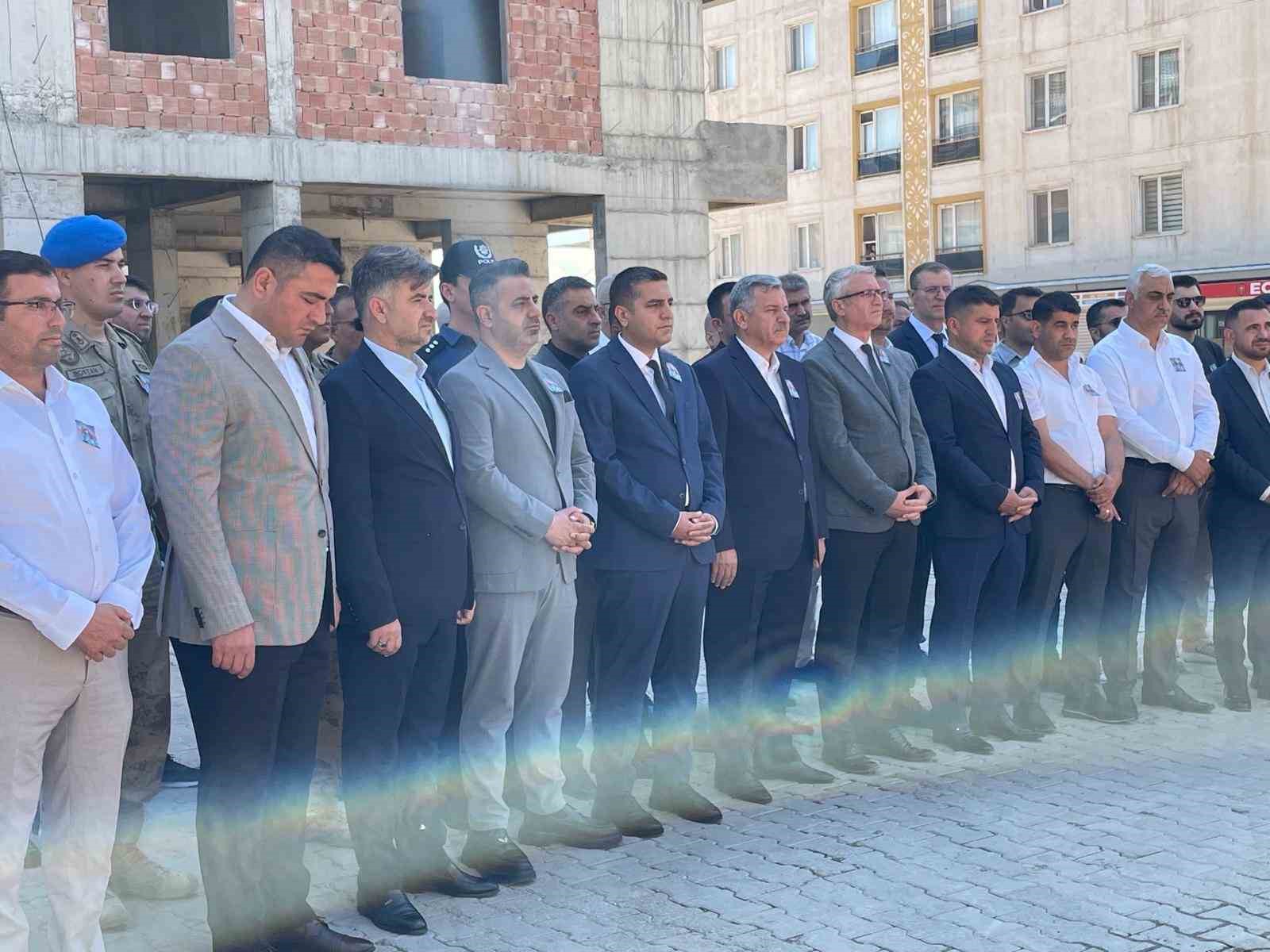 Batman’da şehit öğretmen Aybüke Yalçın ve 2 asker törenle anıldı 5 batmanda sehit ogretmen aybuke yalcin ve 2 asker torenle anildi 1 KGqpAqUS