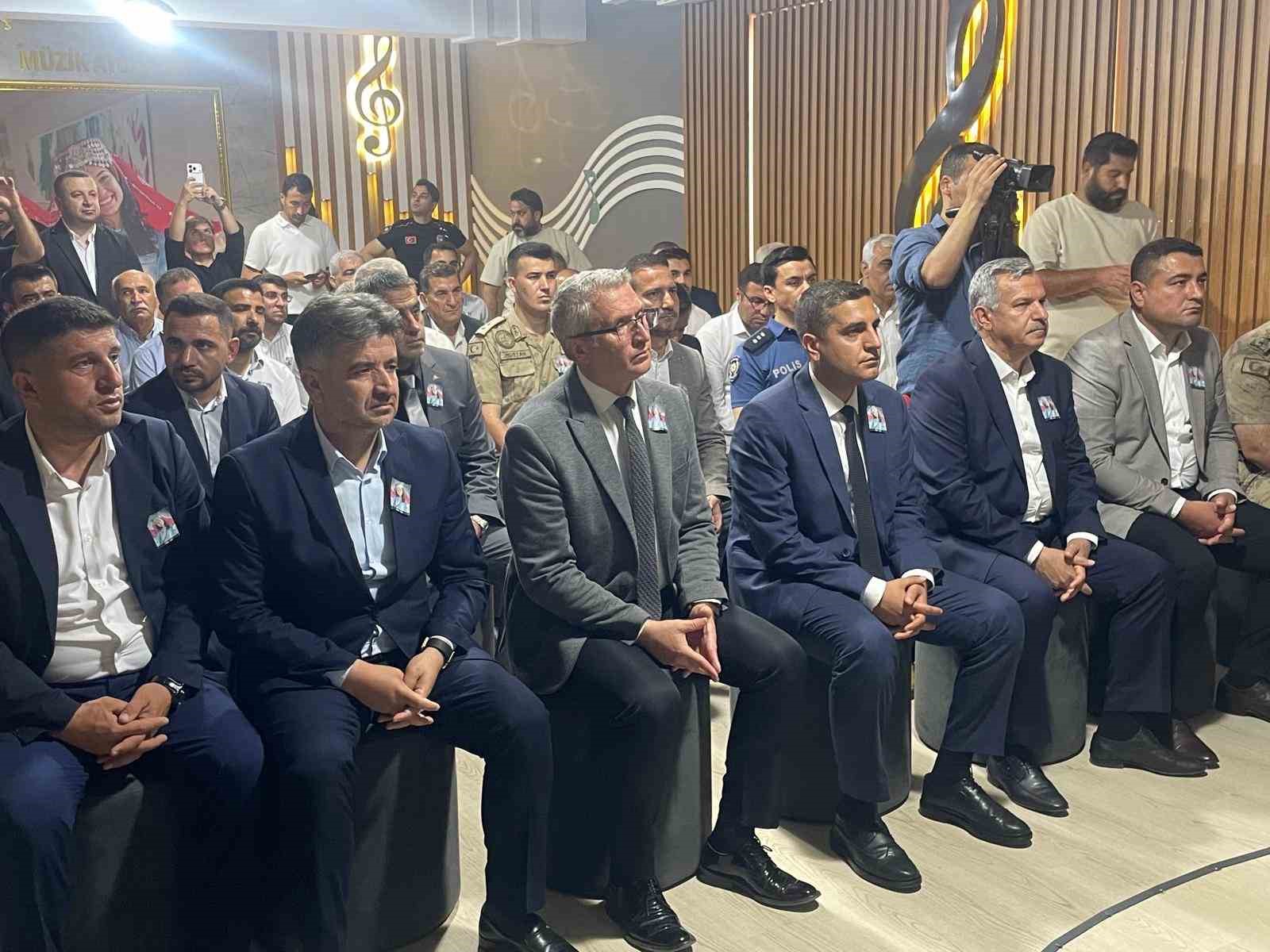 Batman’da şehit öğretmen Aybüke Yalçın ve 2 asker törenle anıldı 7 batmanda sehit ogretmen aybuke yalcin ve 2 asker torenle anildi 3 Q9nXKhAO