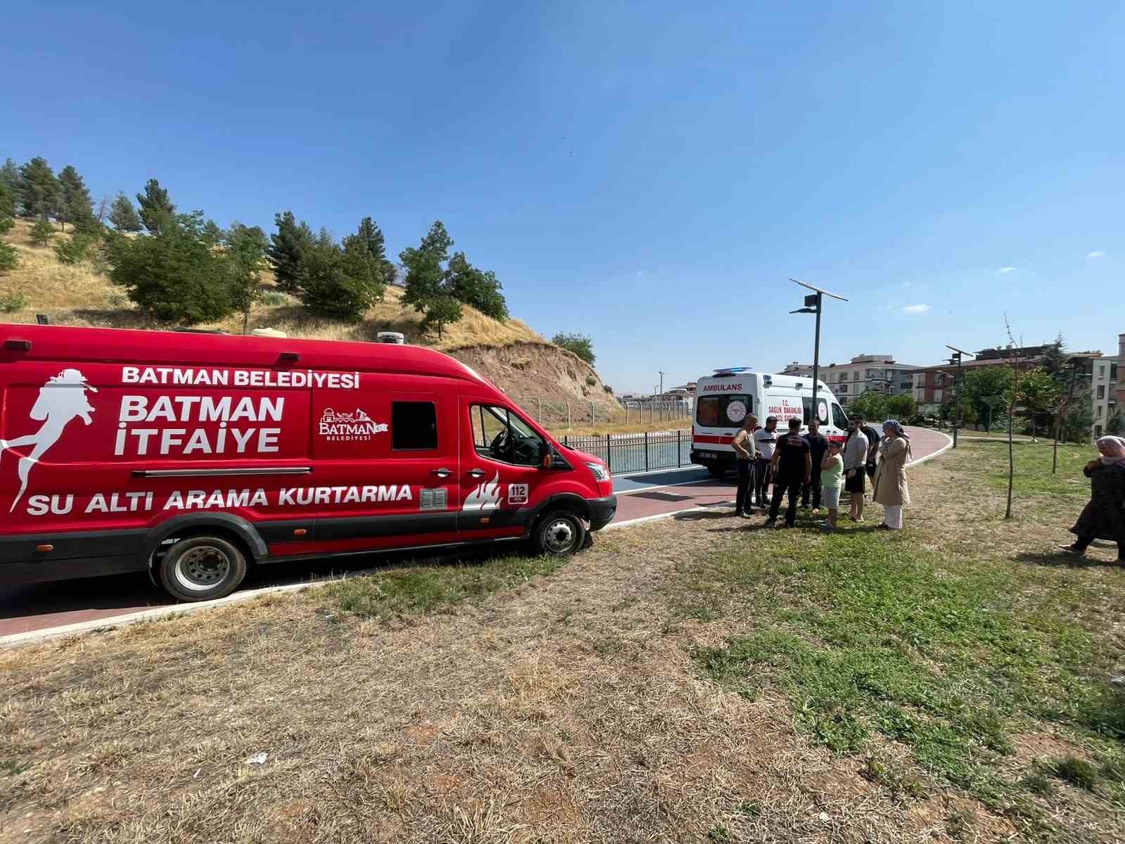Batman’da selfie çekerken sulama kanalına düştü, vatandaşlar kurtardı 5 batmanda selfie cekerken sulama kanalina dustu vatandaslar kurtardi 1 UkAVCIBY