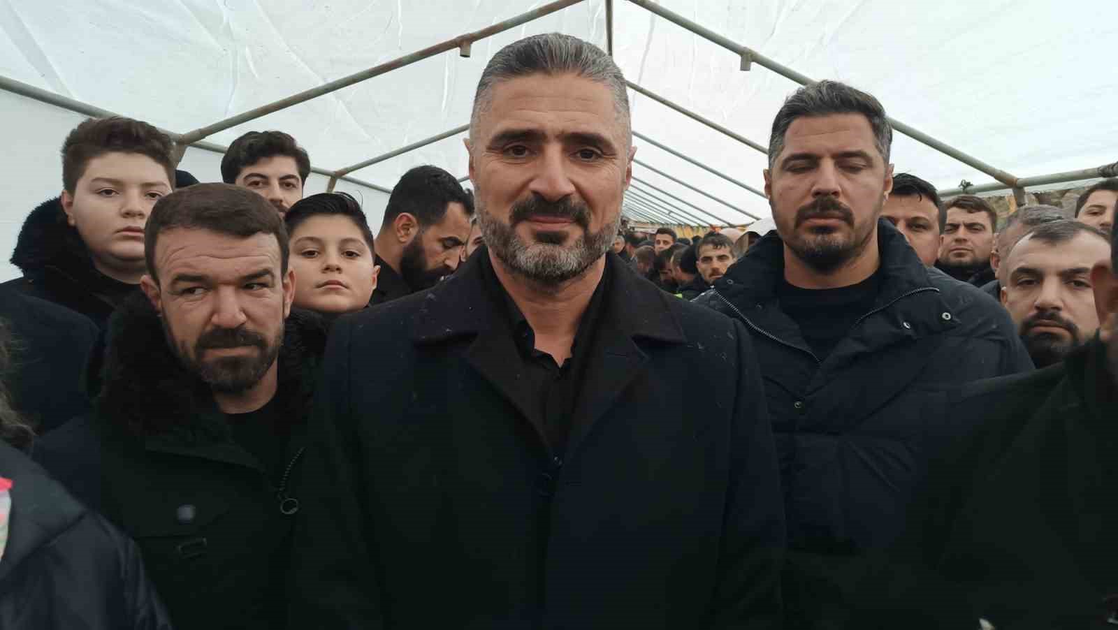 Batman’da şeyh Süleyman Bağdu, vefatının 20. yılında binlerce kişi tarafından anıldı 5 batmanda seyh suleyman bagdu vefatinin 20 yilinda binlerce kisi tarafindan anildi 1 XJmKiM2a