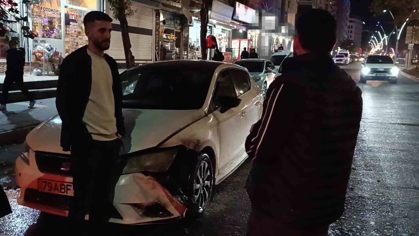 Batman’da seyir halindeki otomobil alev aldı 4 batmanda seyir halindeki otomobil alev aldi 0 IWltQVRX