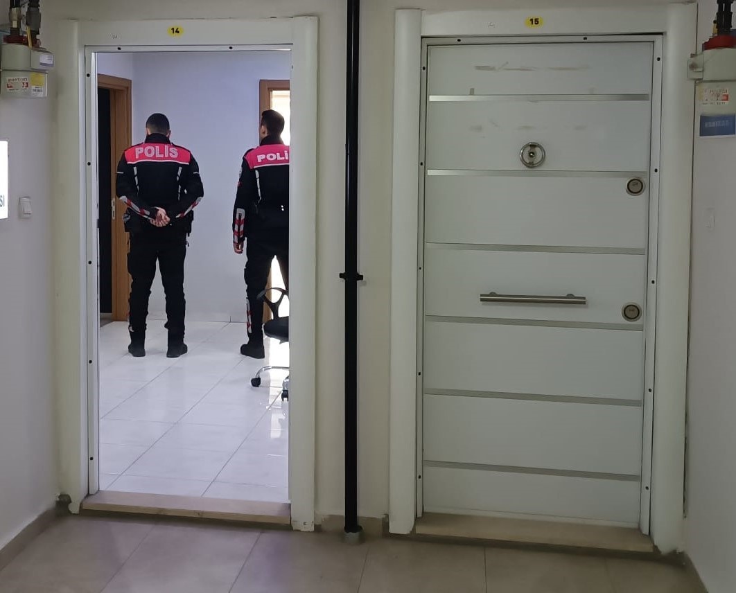 batmanda silahli kavga 1 olu 1 Zf6FyTkO