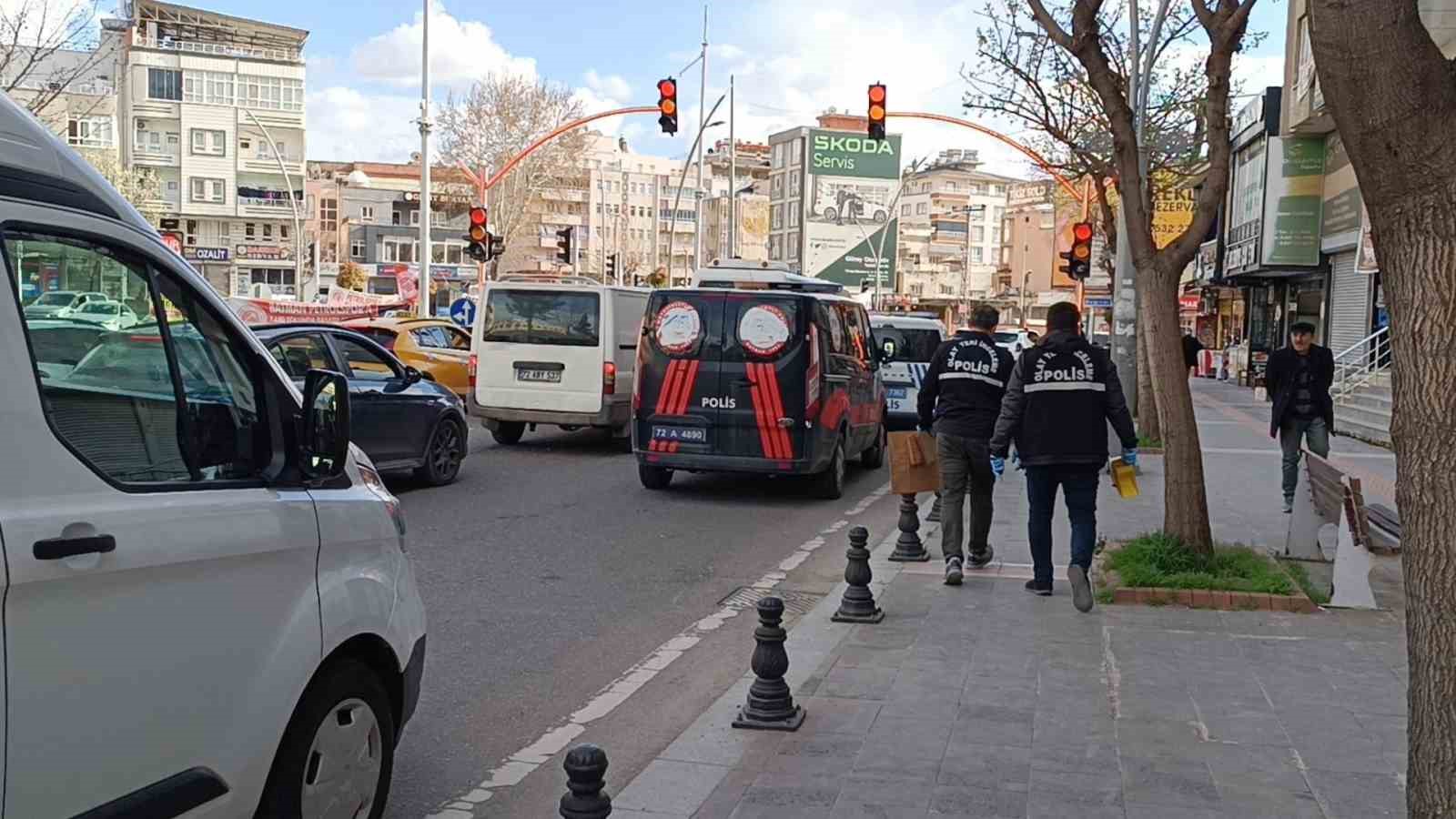 batmanda silahli kavga 1 olu 2 g9zFe2DD