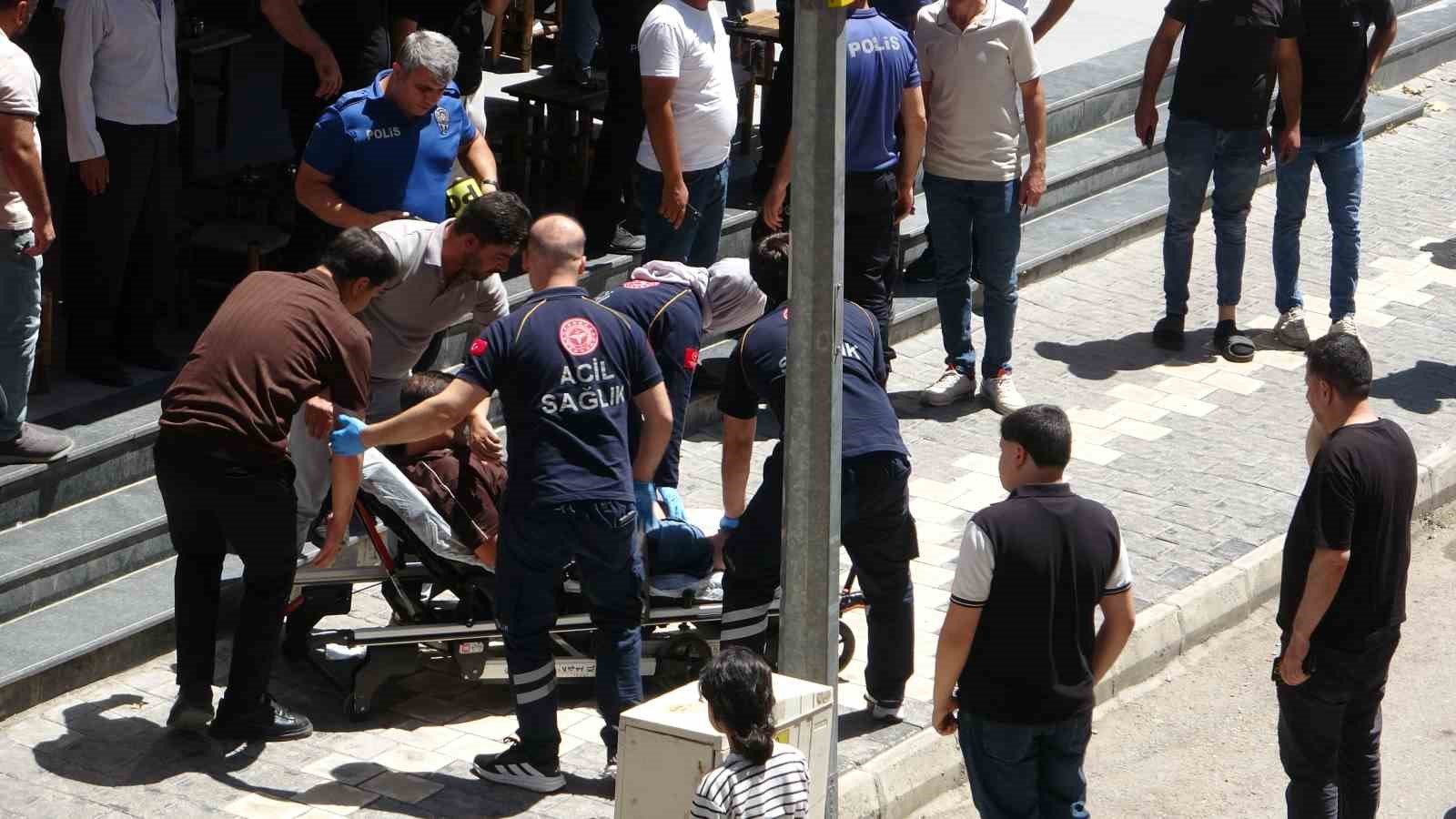 Batman’da silahlı saldırı, 1 kişi ayaklarından vuruldu 4 batmanda silahli saldiri 1 kisi ayaklarindan vuruldu 0 EjqUGG1n