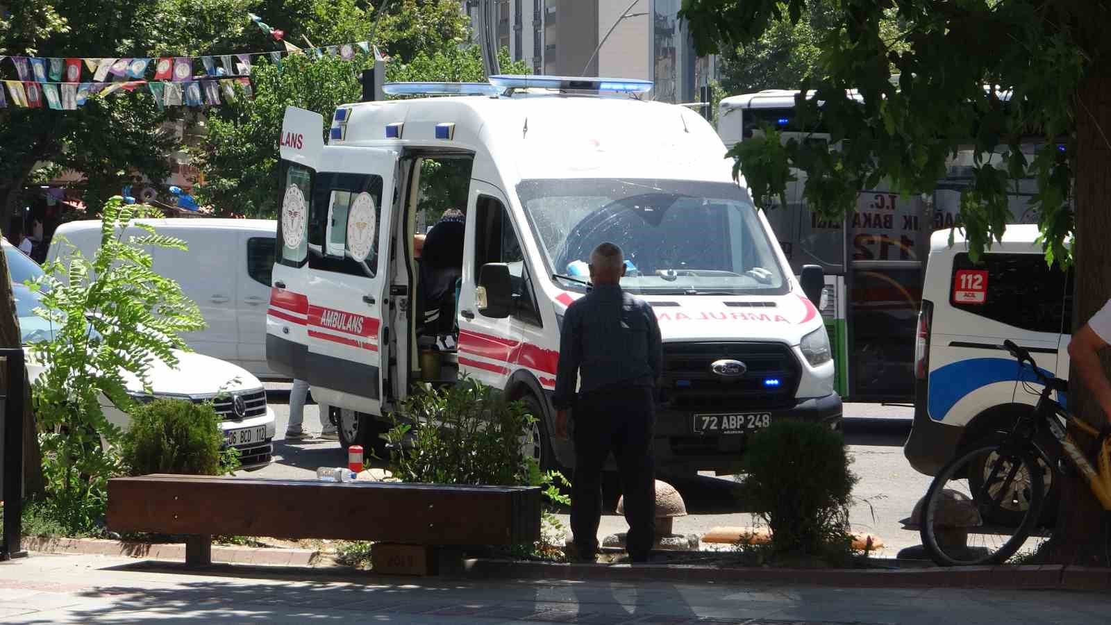 Batman’da silahlı saldırı, 1 kişi ayaklarından vuruldu 5 batmanda silahli saldiri 1 kisi ayaklarindan vuruldu 1