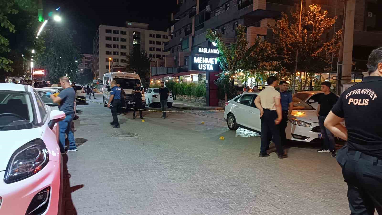 Batman’da silahlı saldırı: Kurşunlar park halindeki araca isabet etti 6 batmanda silahli saldiri kursunlar park halindeki araca isabet etti 2 zwncbX9K