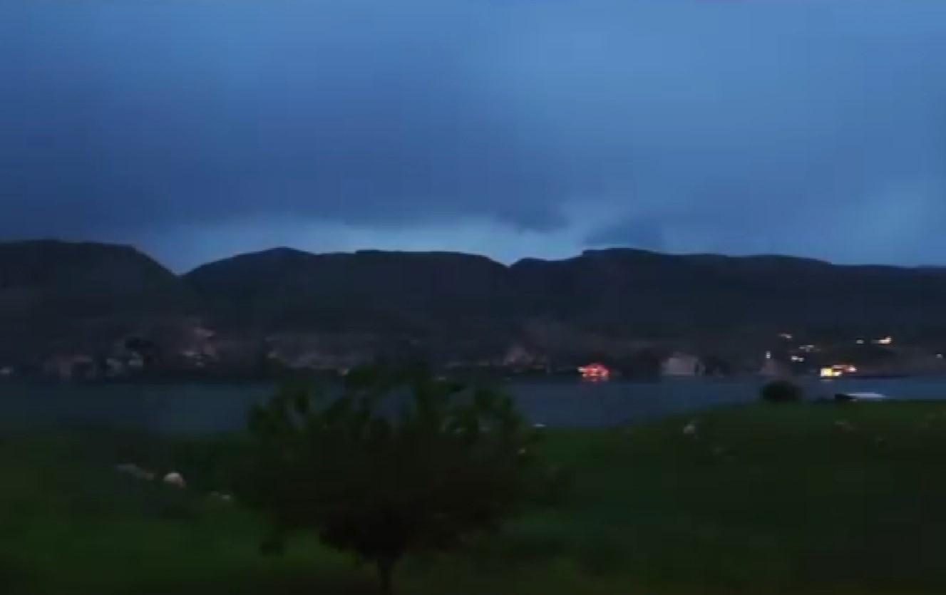 batmanda simsekler geceyi gunduze cevirdi 5 R4nqPcm6