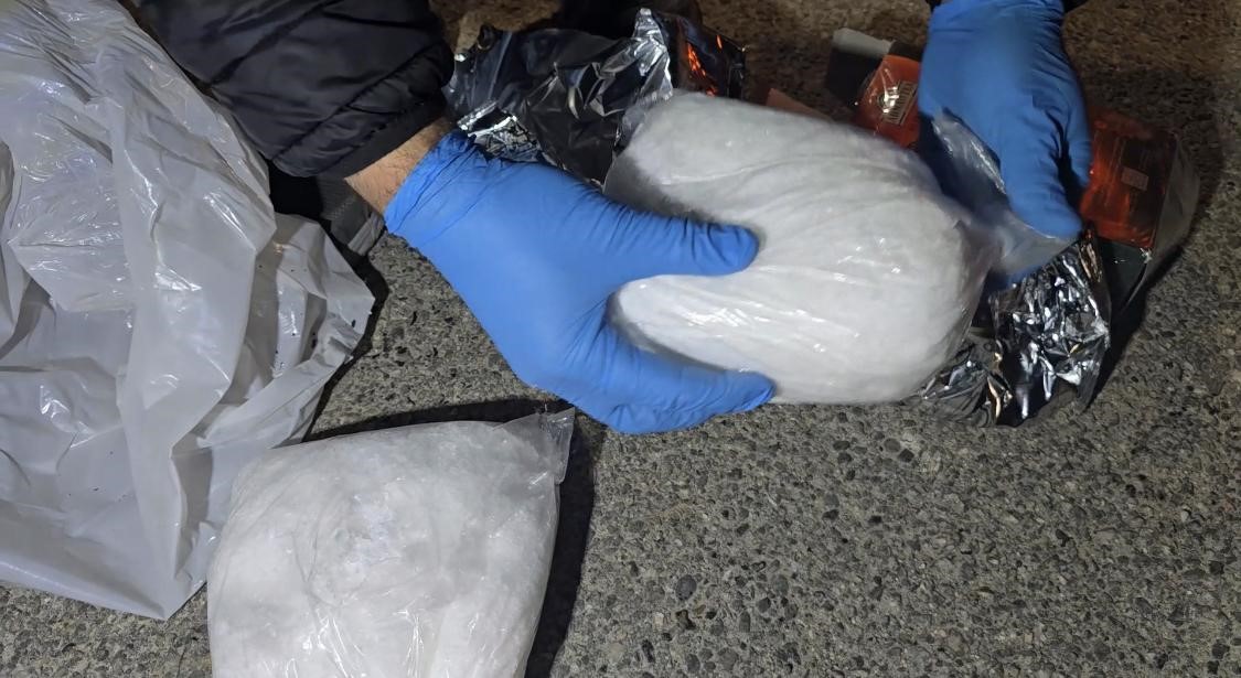 batmanda supheli gorulen takside 3 kilo metamfetamin ele gecirildi 2 tutuklama 2 P19QPHvC