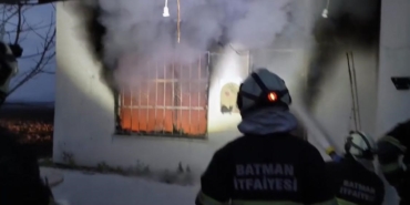 batmanda-tek-katli-ev-alevlere-teslim-oldu-ZXmdhC15.jpg