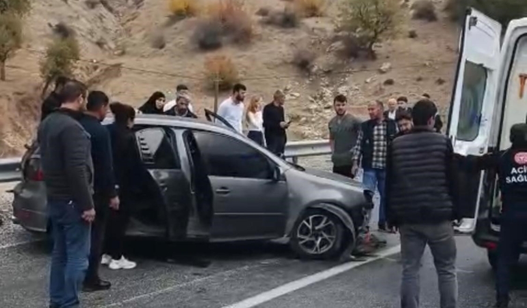batmanda-trafik-kazasi-surucu-bariyerlere-carpan-aracta-sikisti-wPrEUaEm.jpg