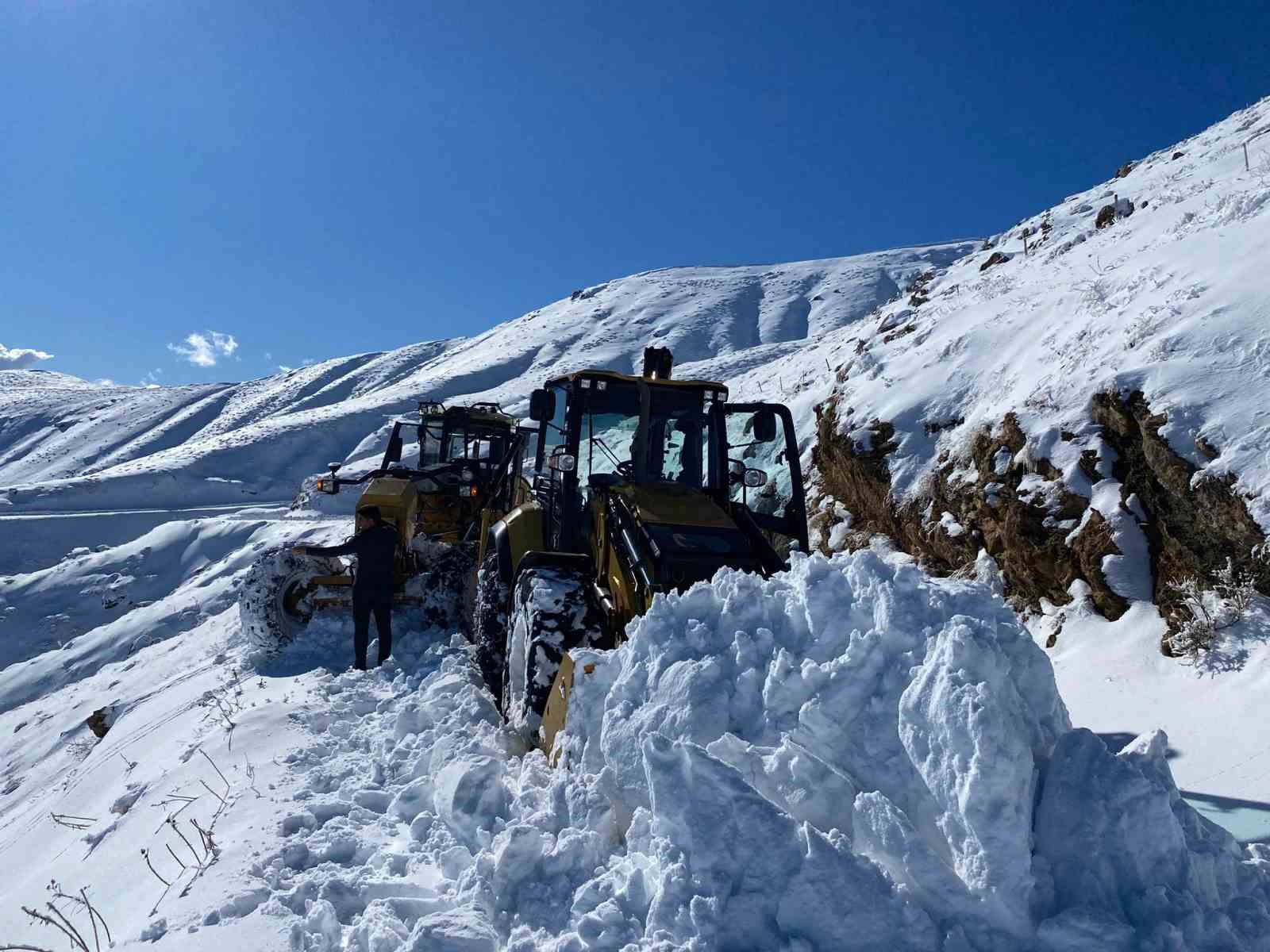 batmanda ulasima kapanan 500un uzerindeki yerlesim yeri yolu icin calismalar suruyor 0 6f2vq3r4