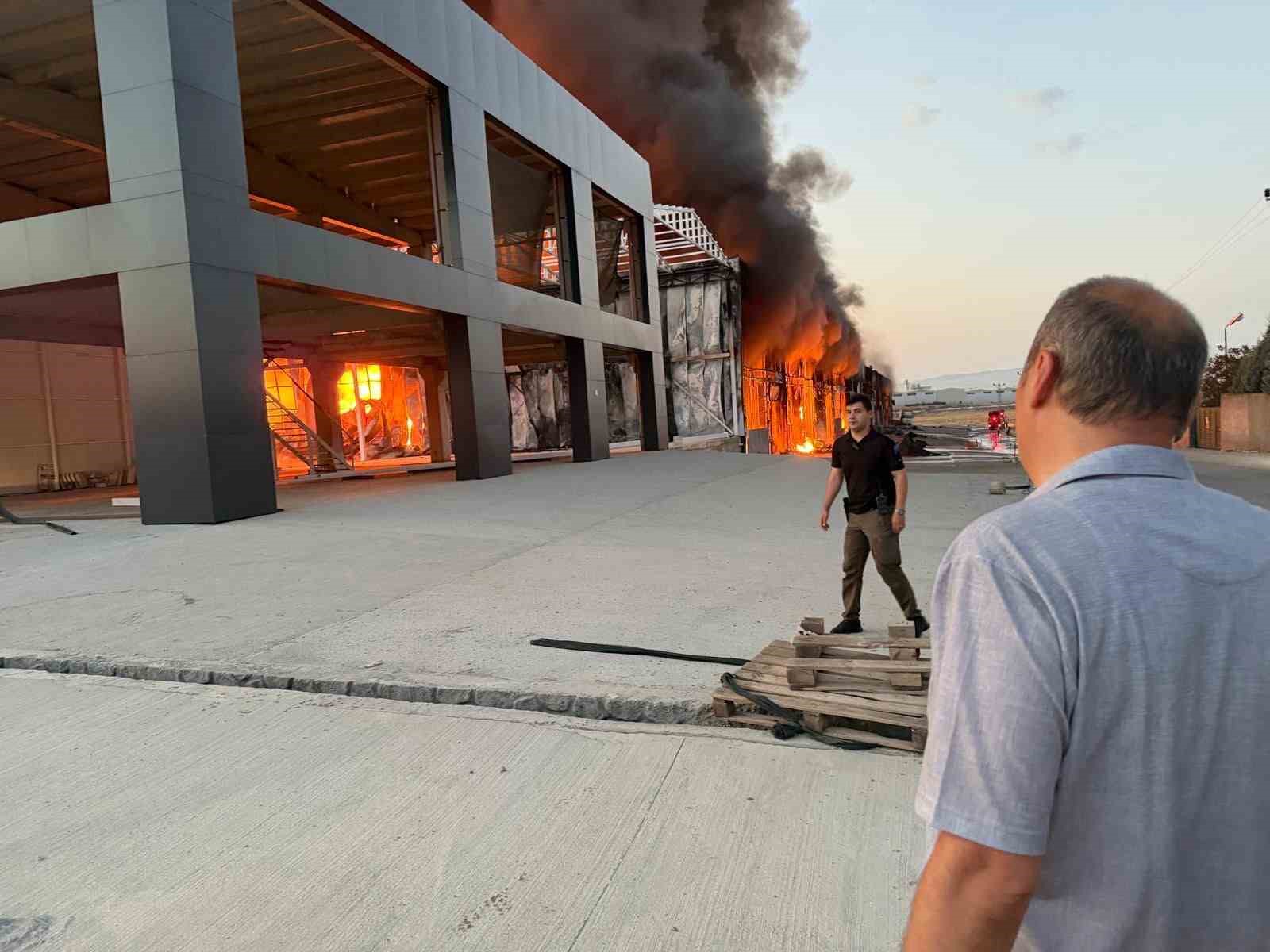batmanda ulusal market zincirinin ana dagitim deposunda buyuk yangin 5 MHIs67fh
