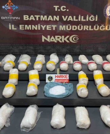 batmanda-uyusturucu-operasyonu-19-kilo-metamfetamin-ele-gecirildi-zrVbicNA.jpg
