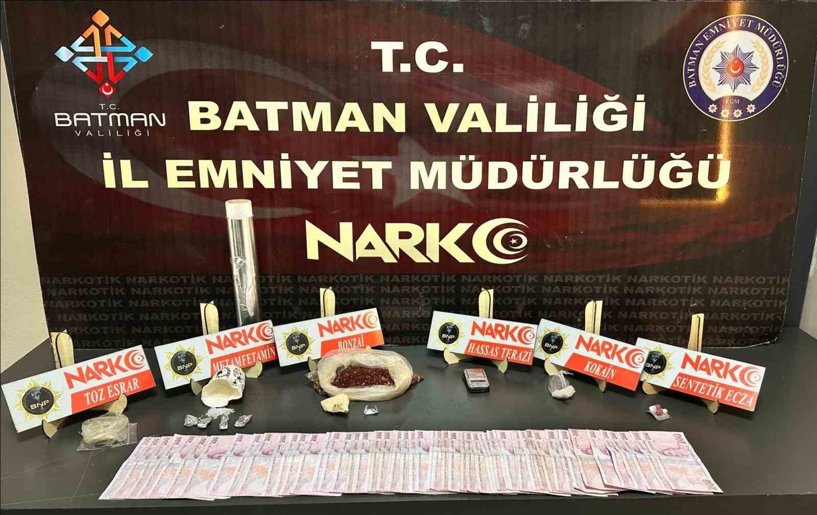 batmanda uyusturucu operasyonu 5 zehir taciri tutuklandi 0 UwkPcw4b