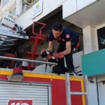 batmanda-vefakar-kedi-arkadasini-yalniz-birakmadi-f61rcTeV.jpg