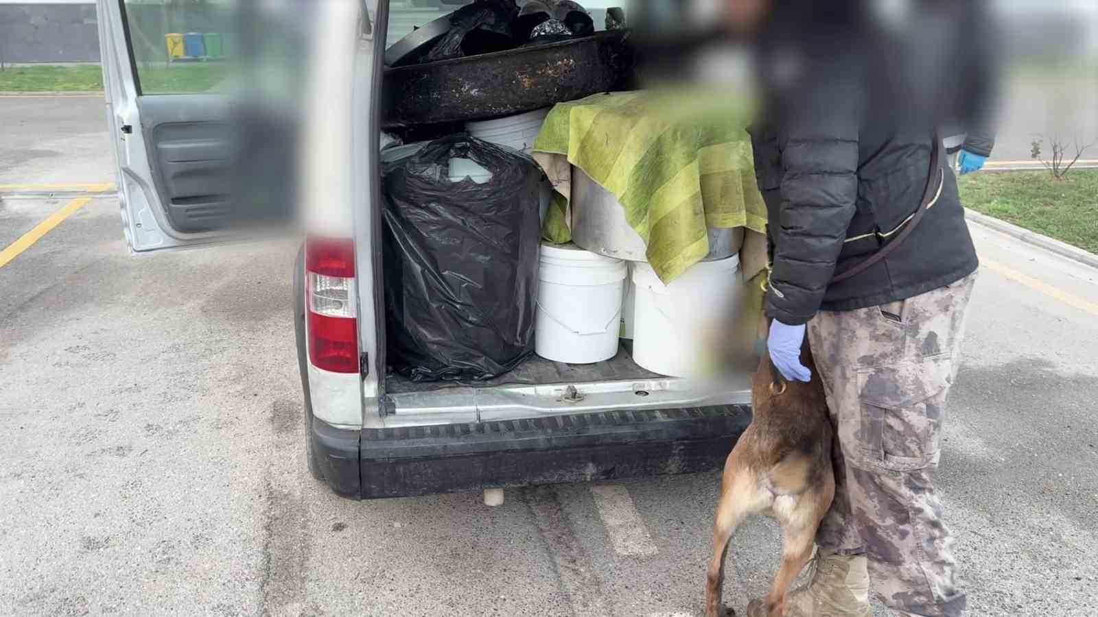 batmanda yag tenekelerine gizlenmis vaziyette 45 kilo metamfetamin ele gecirildi 2 EgznMiKM