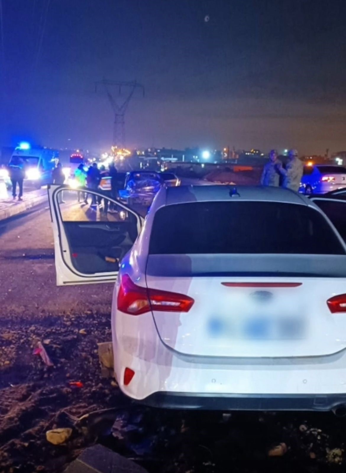 batmanda yapimi devam eden yolda trafik kazalari 7 yarali 3