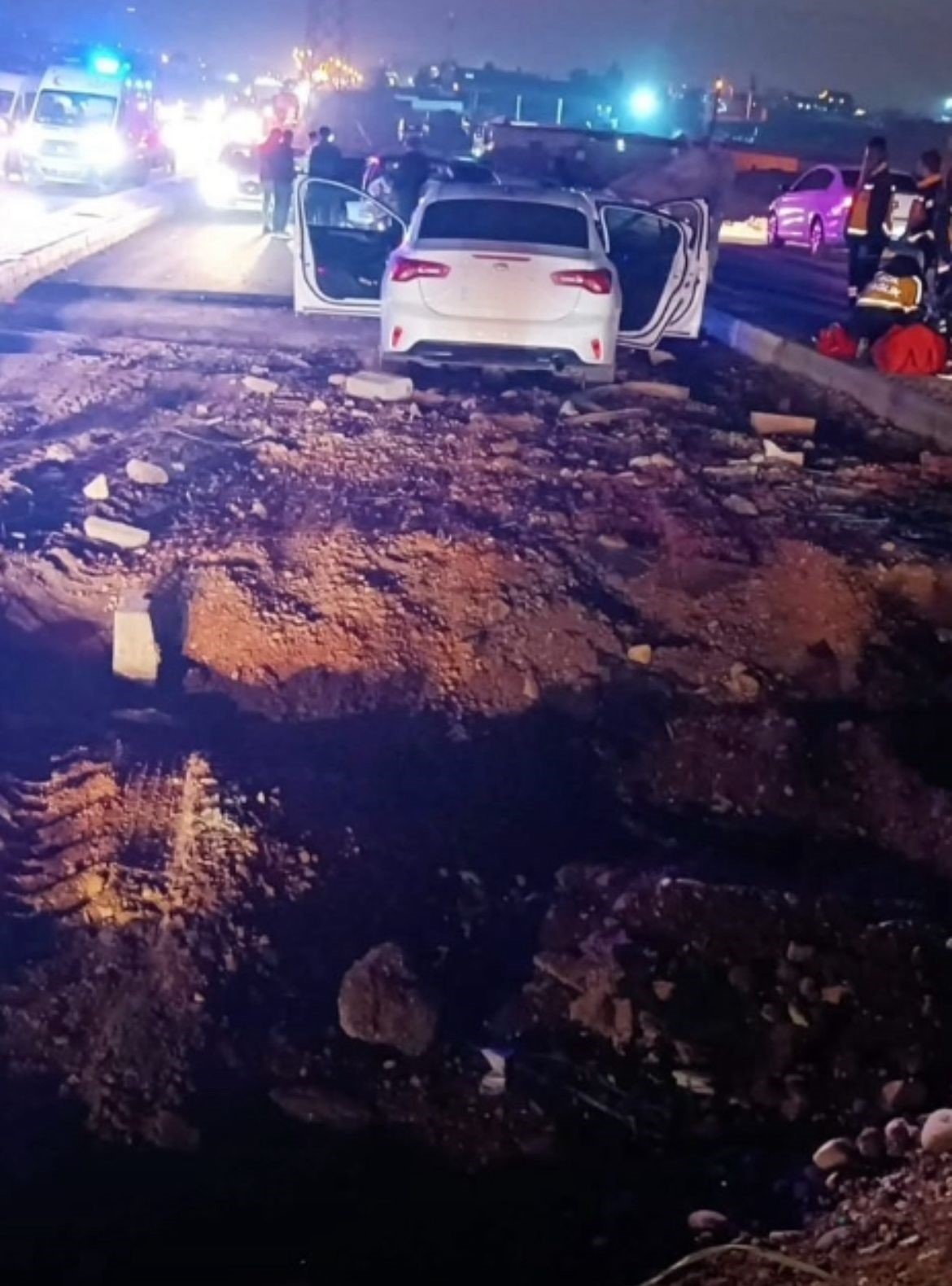 batmanda yapimi devam eden yolda trafik kazalari 7 yarali 4 5LOHtAMJ