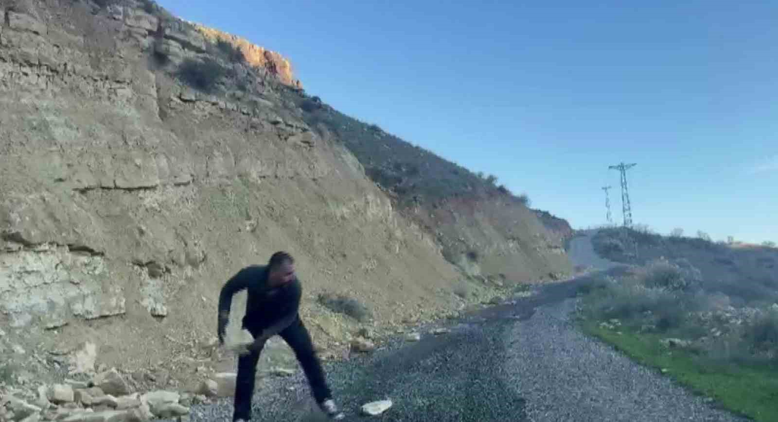 batmanda yolu kapatan kayalari beden egitimi ogretmeni temizledi 3