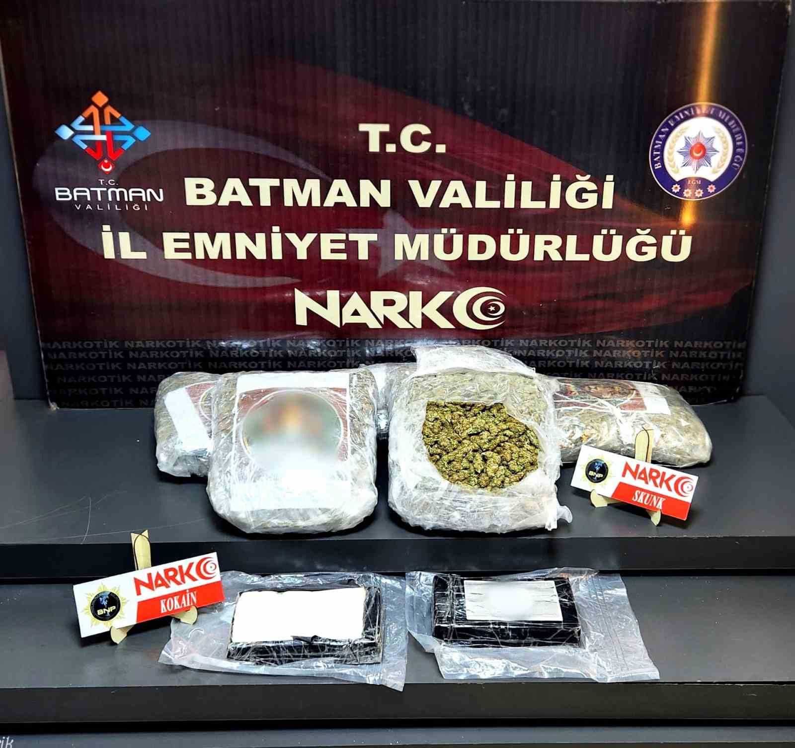batmanda zehir tacirlerine darbe tir dorsesinde uyusturucu ele gecirildi 0 g3sbIIwU