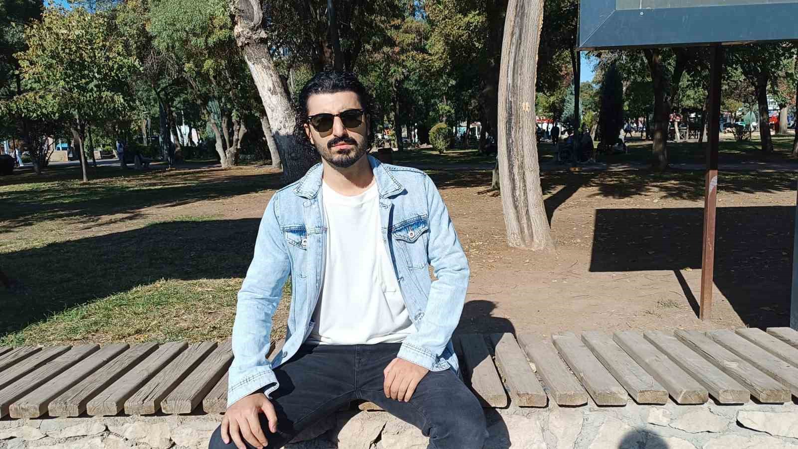 Batmanlı gezginin Bali macerasında maymunlar, cep telefonu ve gözlüğü kaptı 4 batmanli gezginin bali macerasinda maymunlar cep telefonu ve gozlugu kapti 0