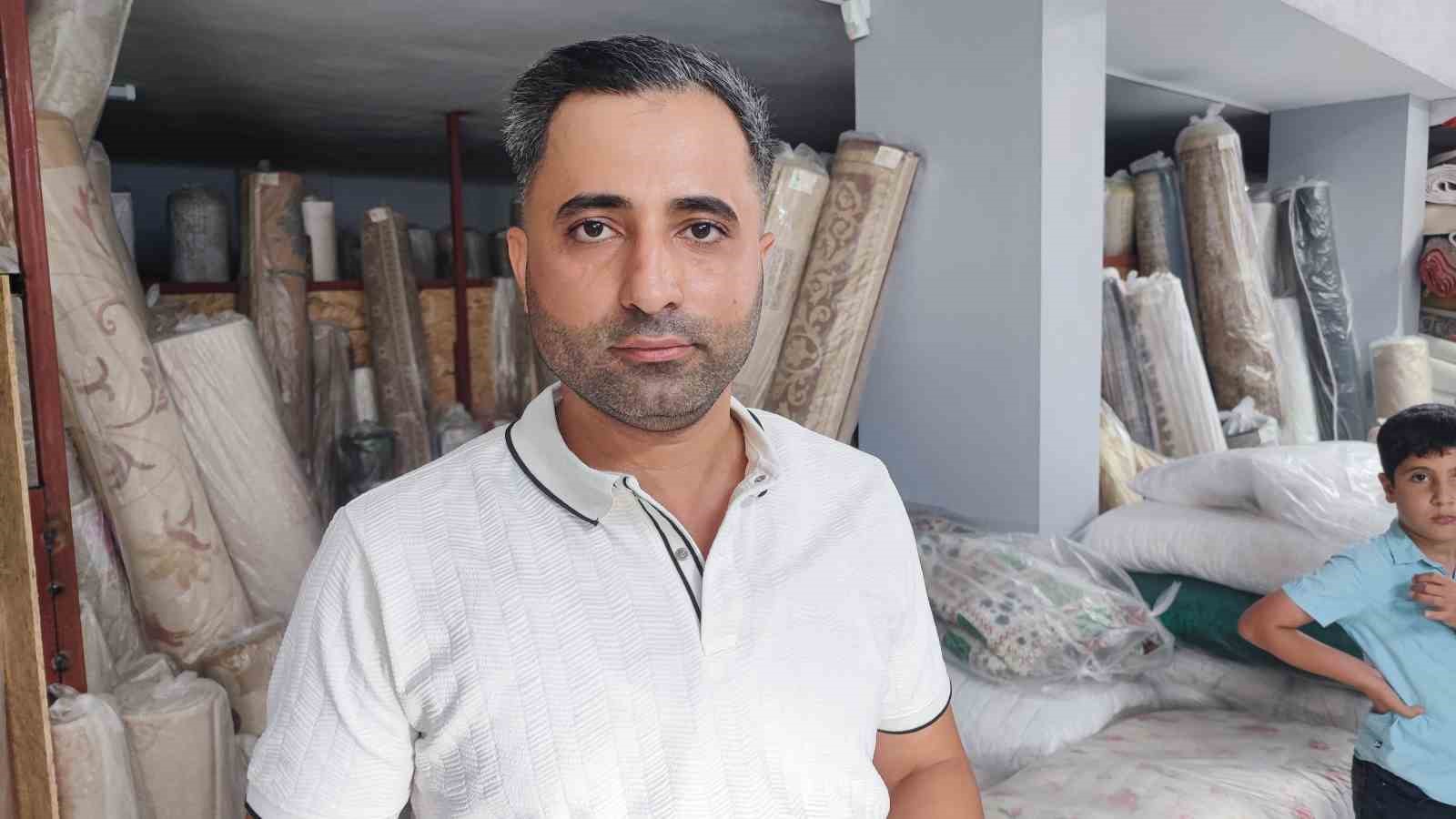 battaniyenin icinden cikan para ve cuzdanlari teslim etti yasli kadin poseti sordu 2 86yjEZSA