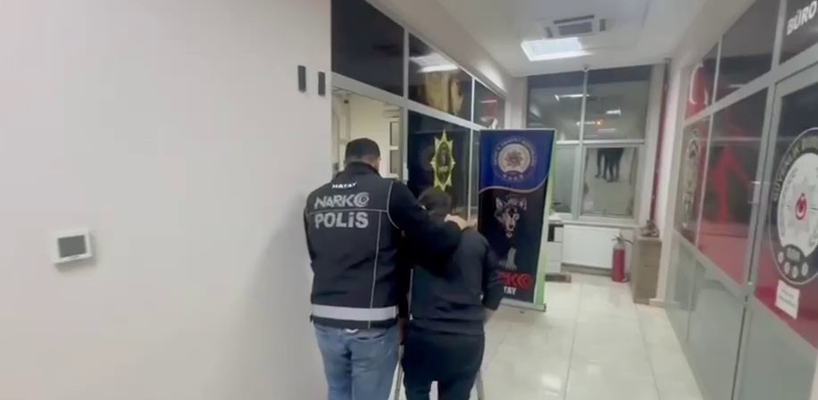 battaniyeye zulalanan uyusturucuyu narkotik kopegi buldu 1 Ji8whZdd