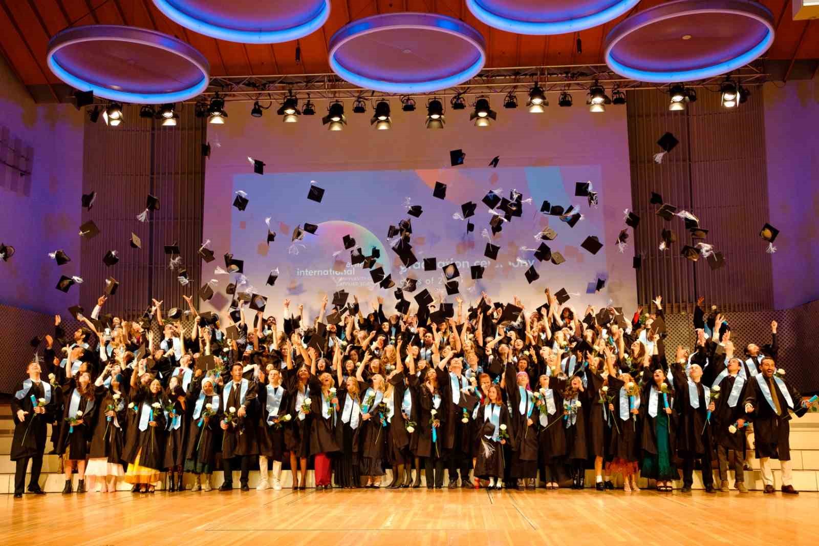 bau global agindaki berlin international universitesinde mezuniyet coskusu 0 LDEYkXym
