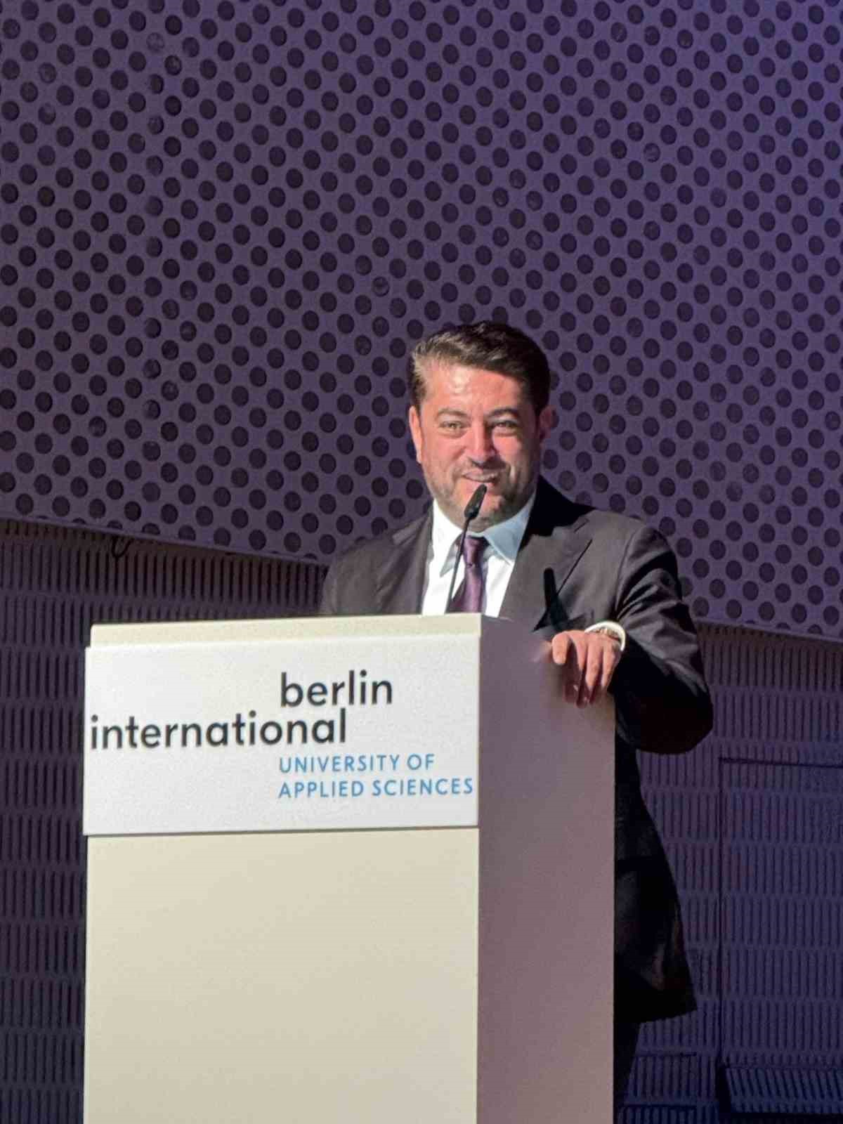 bau global agindaki berlin international universitesinde mezuniyet coskusu 1 SwBTgAuz