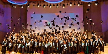 bau-global-agindaki-berlin-international-universitesinde-mezuniyet-coskusu-M7ApyAfM.jpg