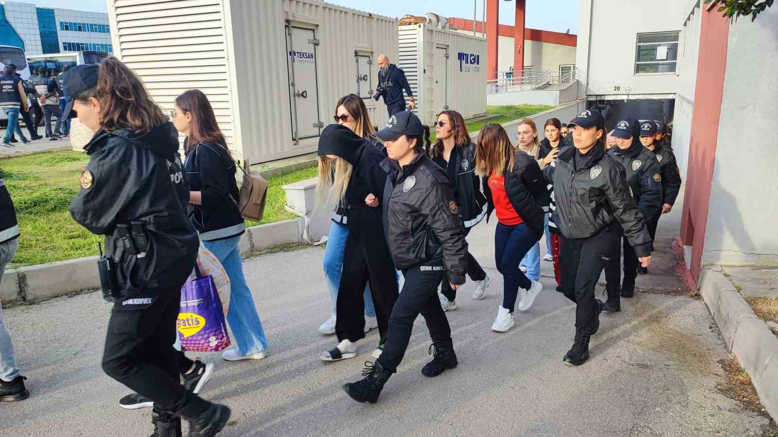 baygaralar suc orgutune yonelik operasyonda gozaltina alinan 287 supheli adliyeye sevk edildi 4