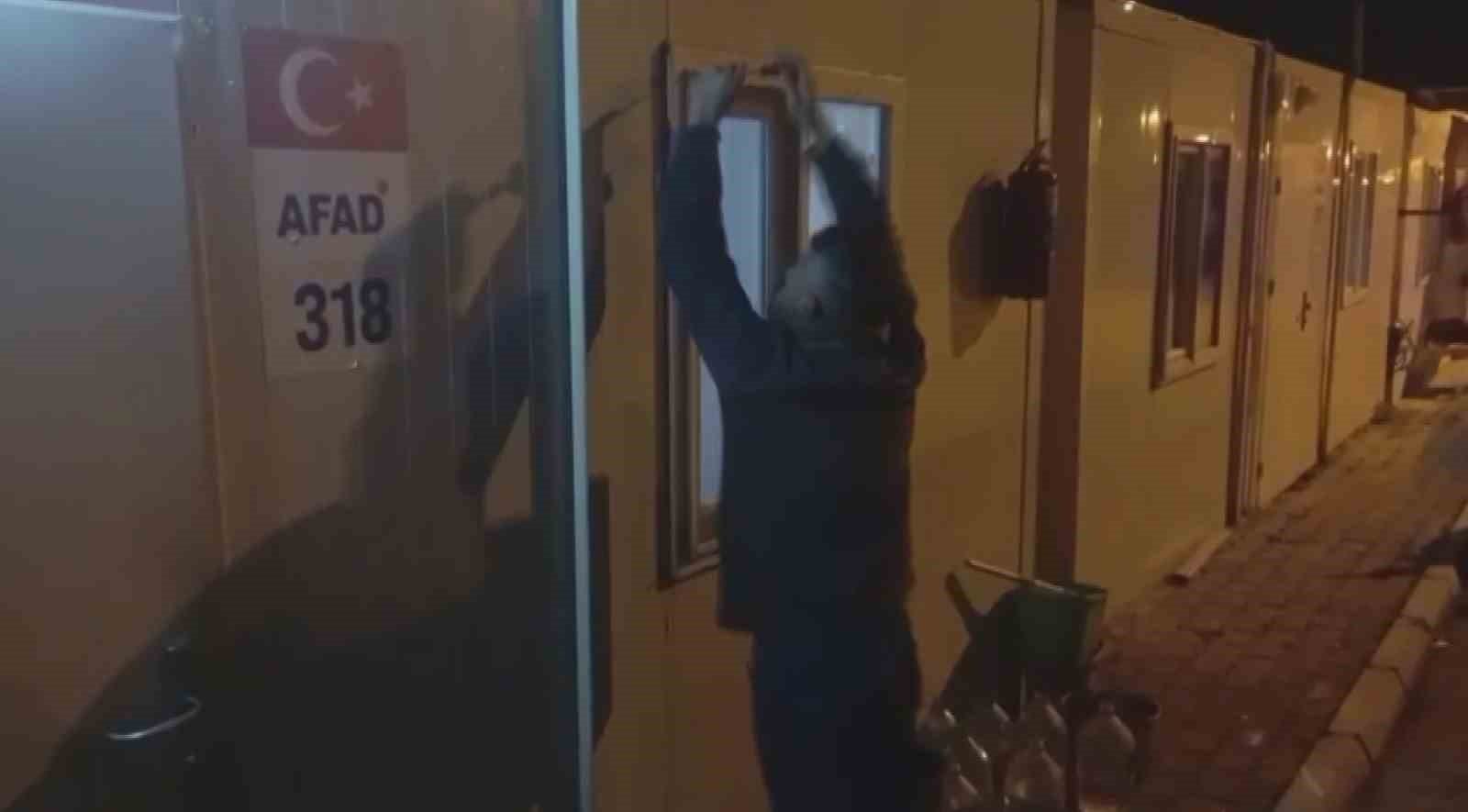 baygin halde bulunan 90 yasindaki yatalak kadini su isteyisi kurtardi 2 ZXafdv5J