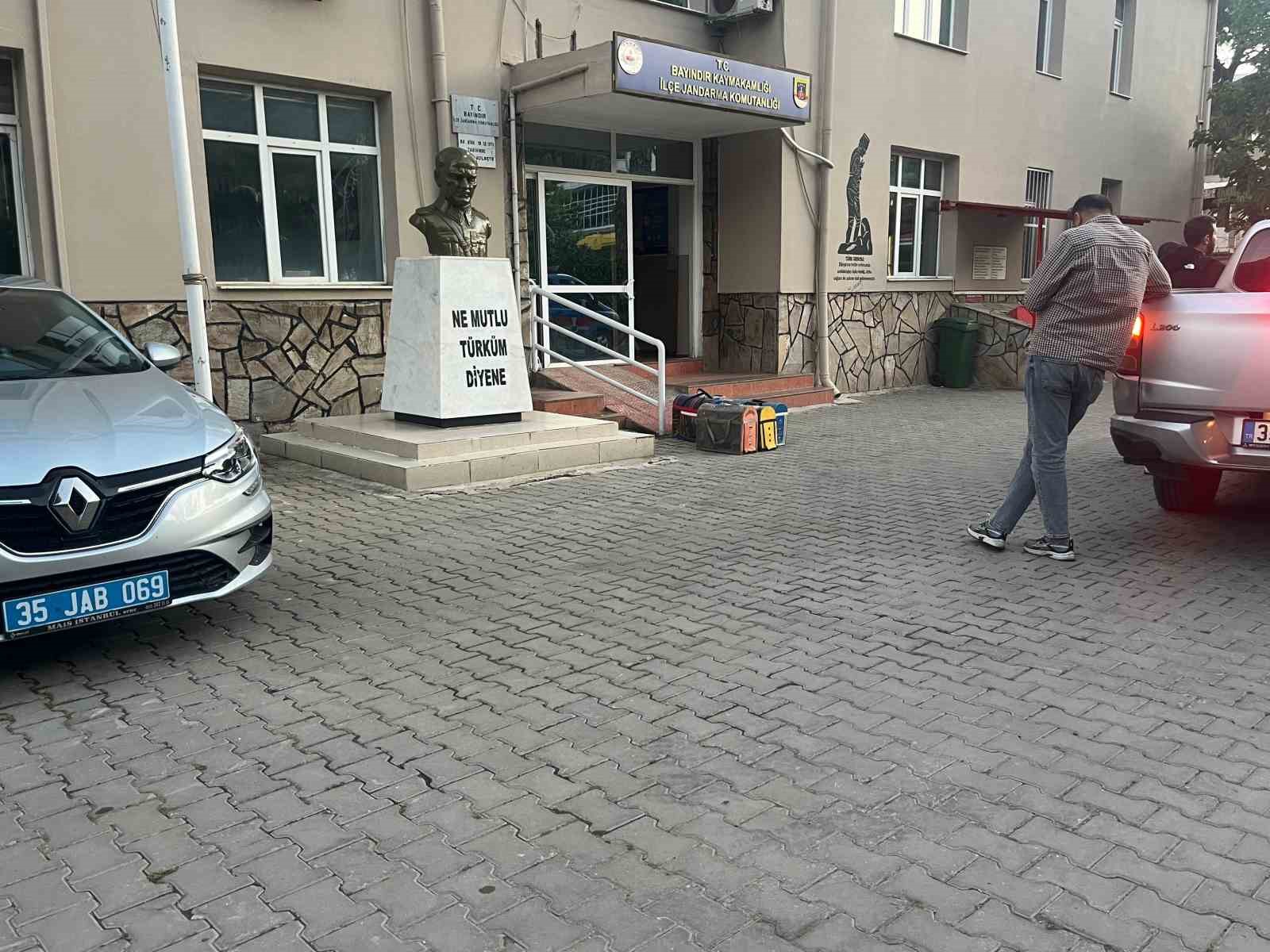 bayindirda yasa disi horoz dovusu operasyonu 3 gozalti 0 yH9VqsyM