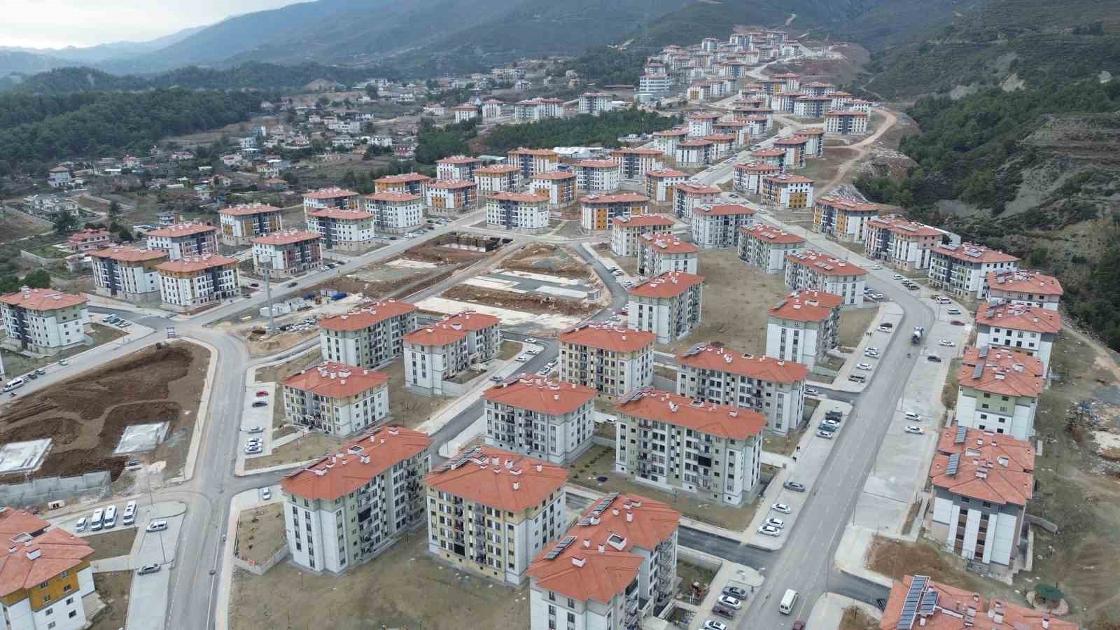 Baykar sakinlerinden Haluk Levent’e sitem: "Devletimiz varken onlar hiçbir şey değil" 4 baykar sakinlerinden haluk levente sitem devletimiz varken onlar hicbir sey degil 0 16Ikuu3S