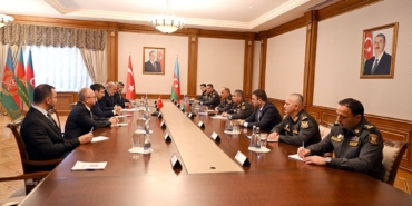baykar-yonetim-kurulu-baskani-bayraktar-azerbaycan-savunma-bakani-hasanovla-gorustu-s7YR3PCp.jpg